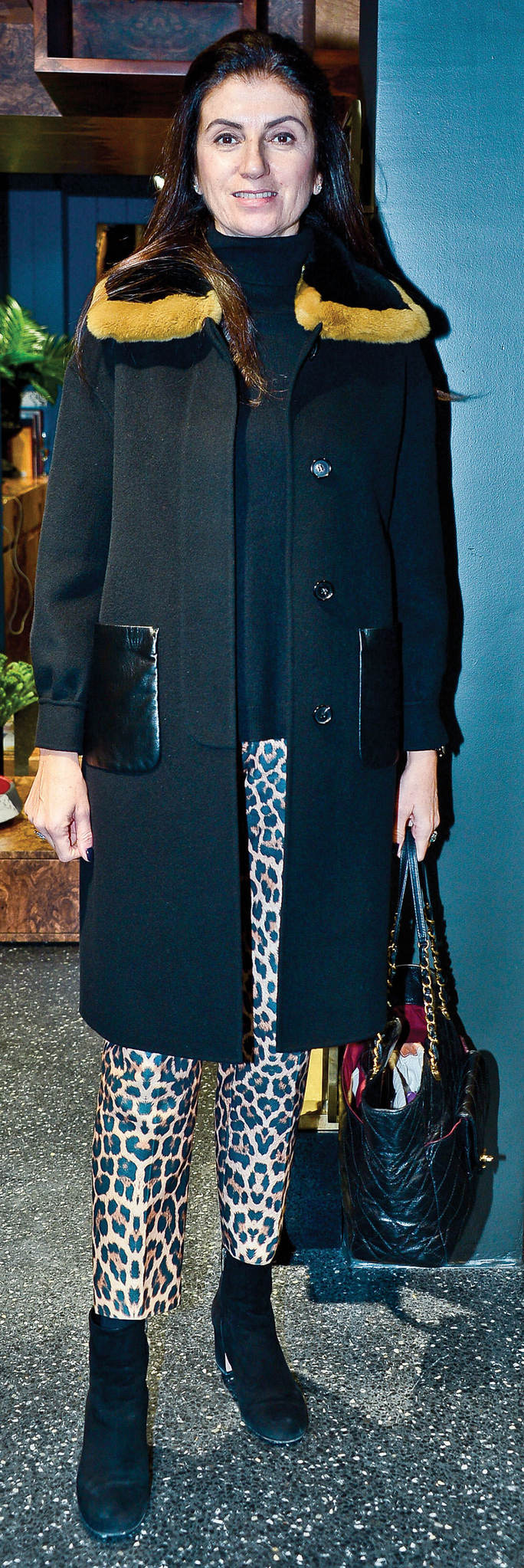 Mücevherlerini tanıtmaya geldi