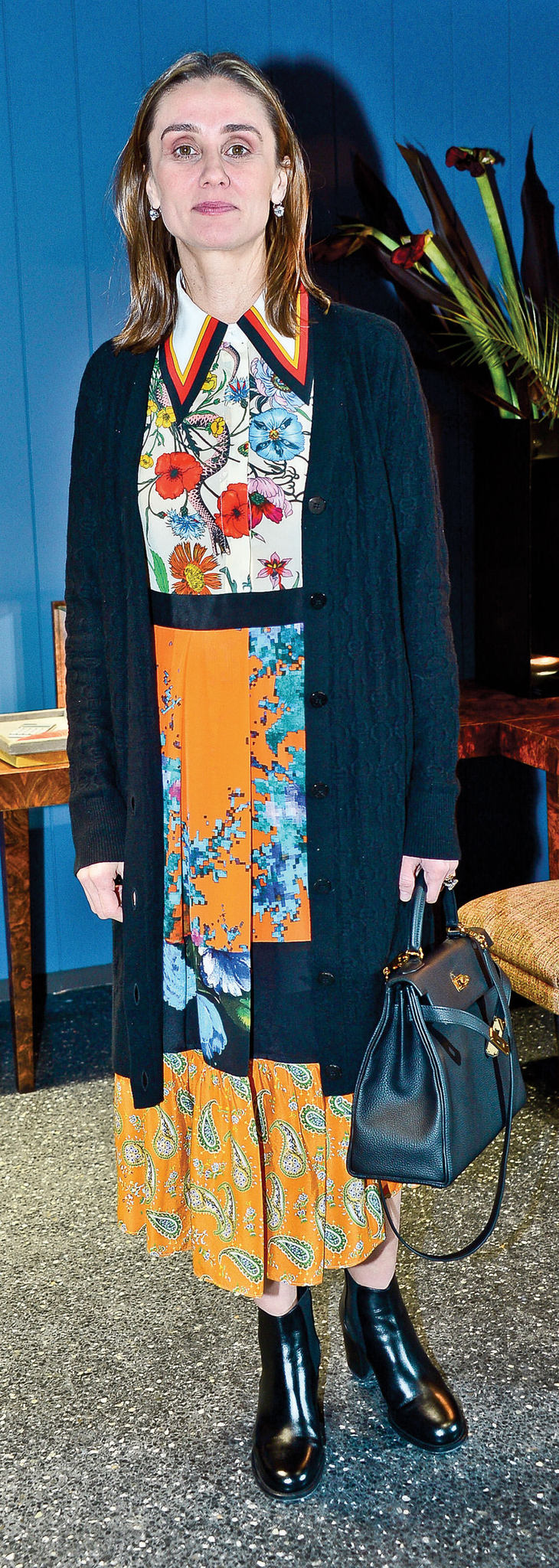 Mücevherlerini tanıtmaya geldi