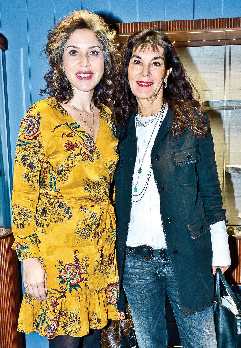 Mücevherlerini tanıtmaya geldi