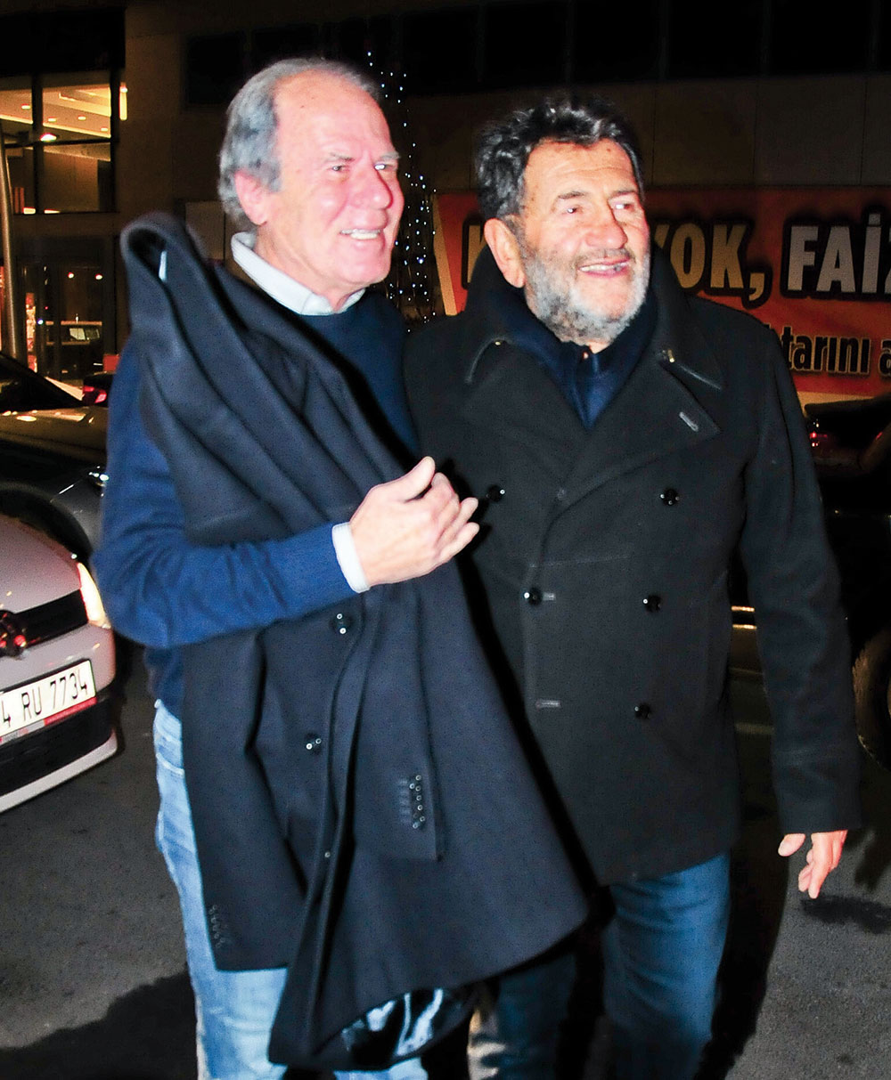 Ünlü isimler açılışta bir araya geldi