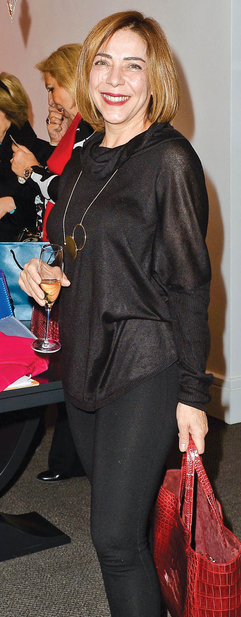 Dostlarına davet verdi