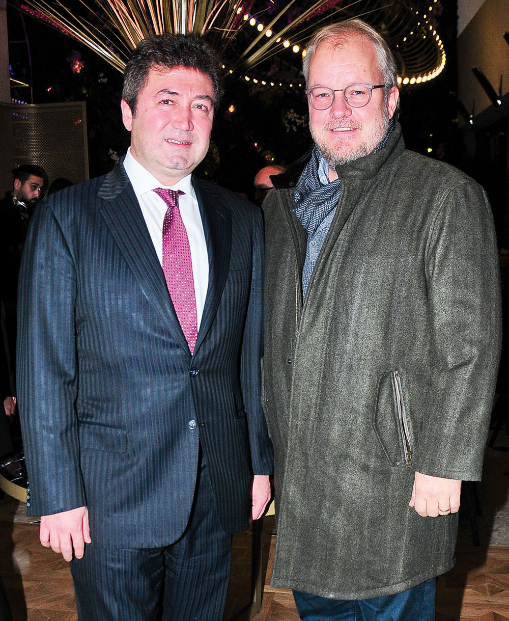 Ünlü isimler açılışta bir araya geldi