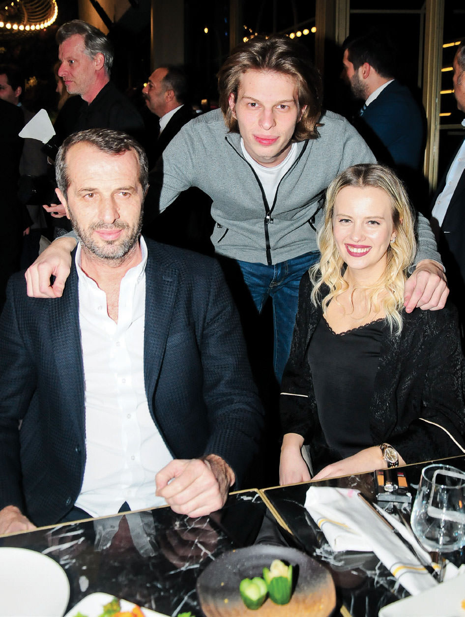 Ünlü isimler açılışta bir araya geldi