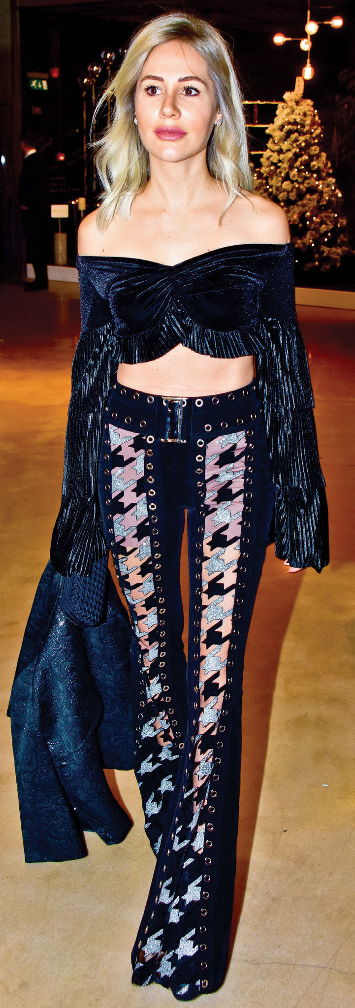 İlk organizasyonunu  kendisi için yaptı