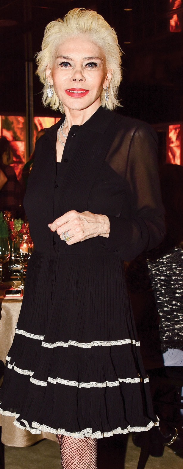 Yeni yıl yemeğinde şıklık yarışı