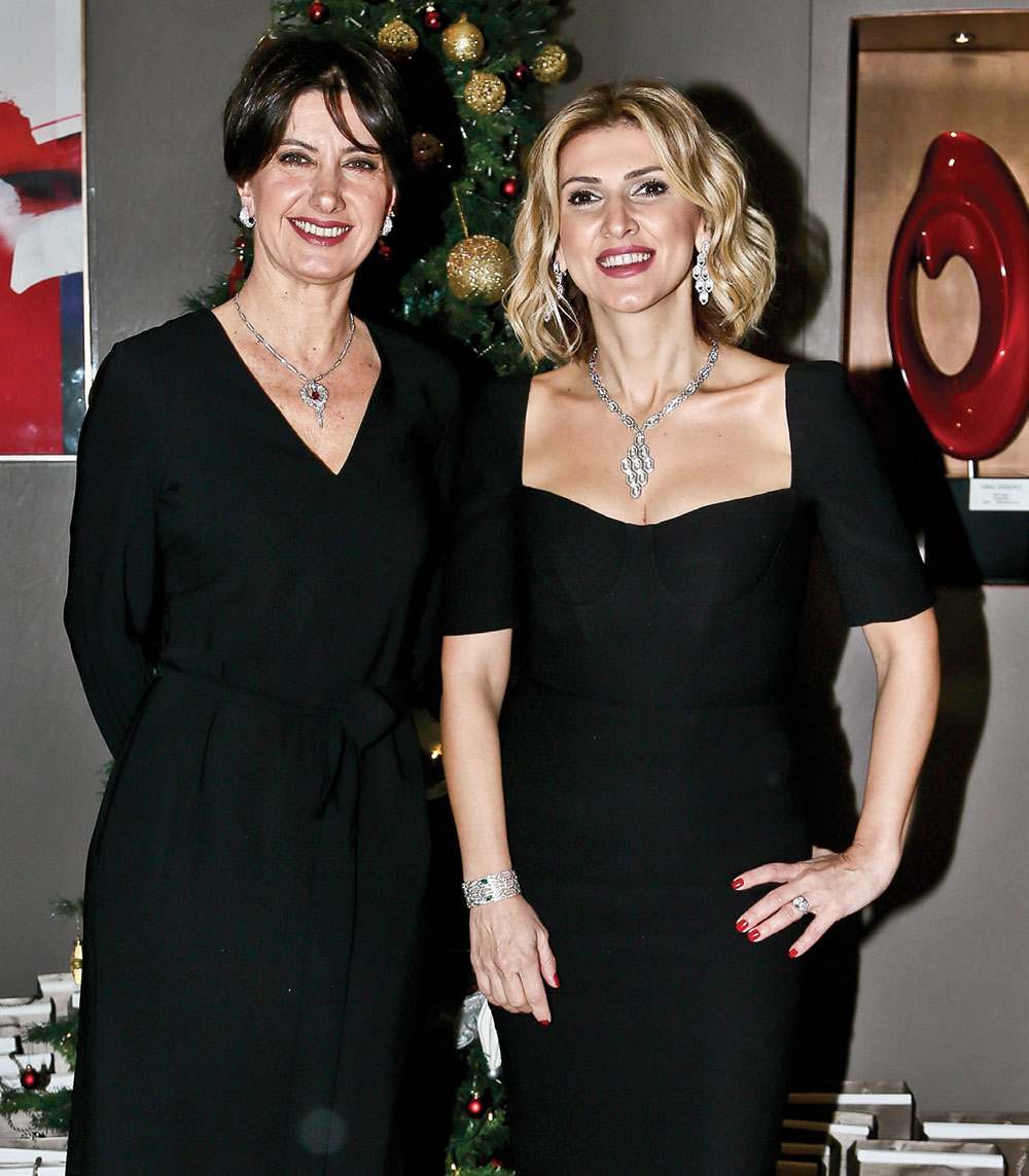 Yeni yıl yemeğinde şıklık yarışı