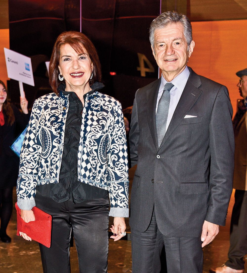 Güzelliği ve sesiyle büyüledi