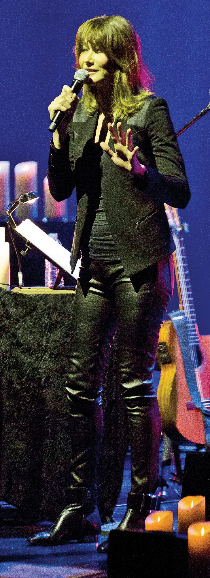 Güzelliği ve sesiyle büyüledi