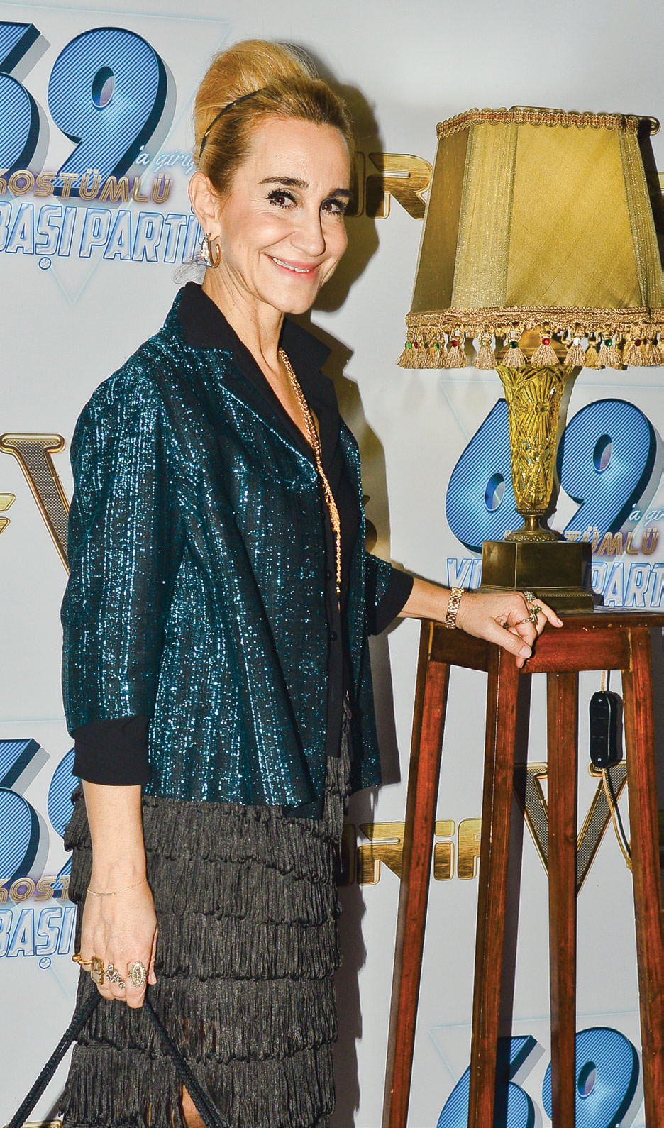 Kostümlü yılbaşı partisi ünlüleri buluşturdu