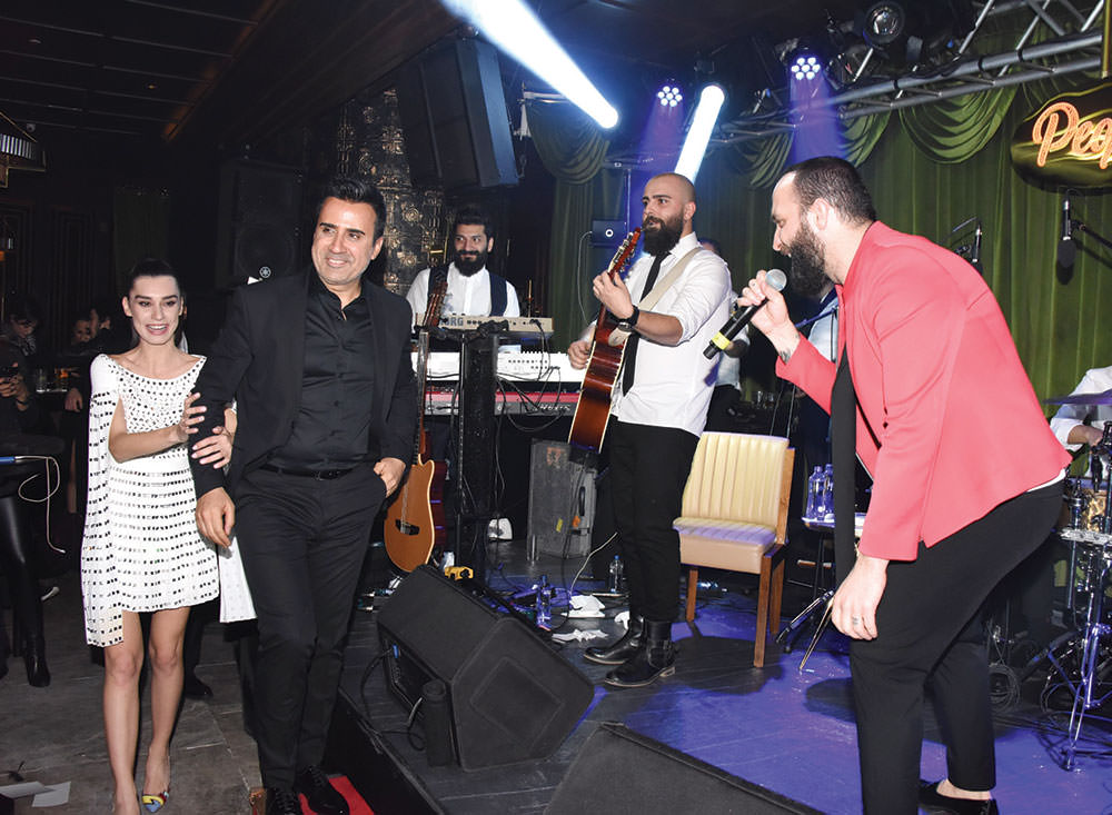 Sanat ve cemiyet dünyası bir arada