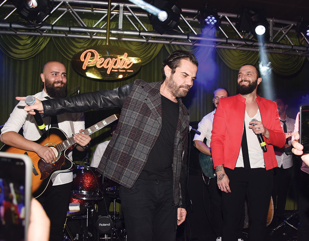 Sanat ve cemiyet dünyası bir arada