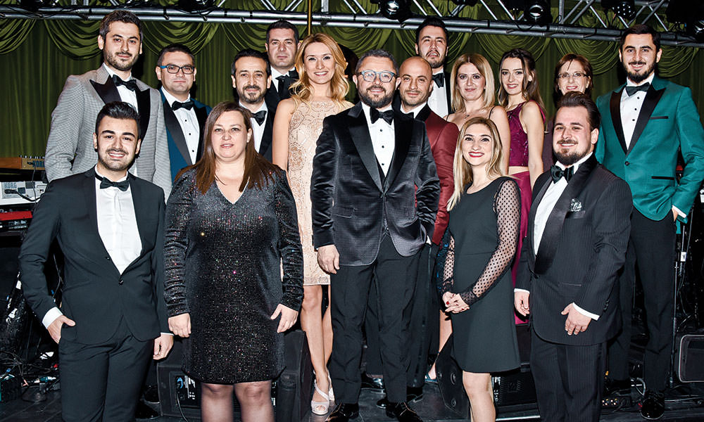 Sanat ve cemiyet dünyası bir arada