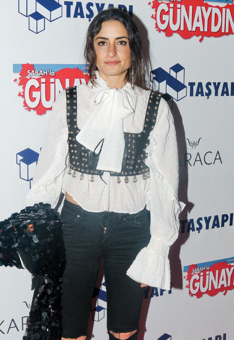 Sanat ve cemiyet dünyası bir arada