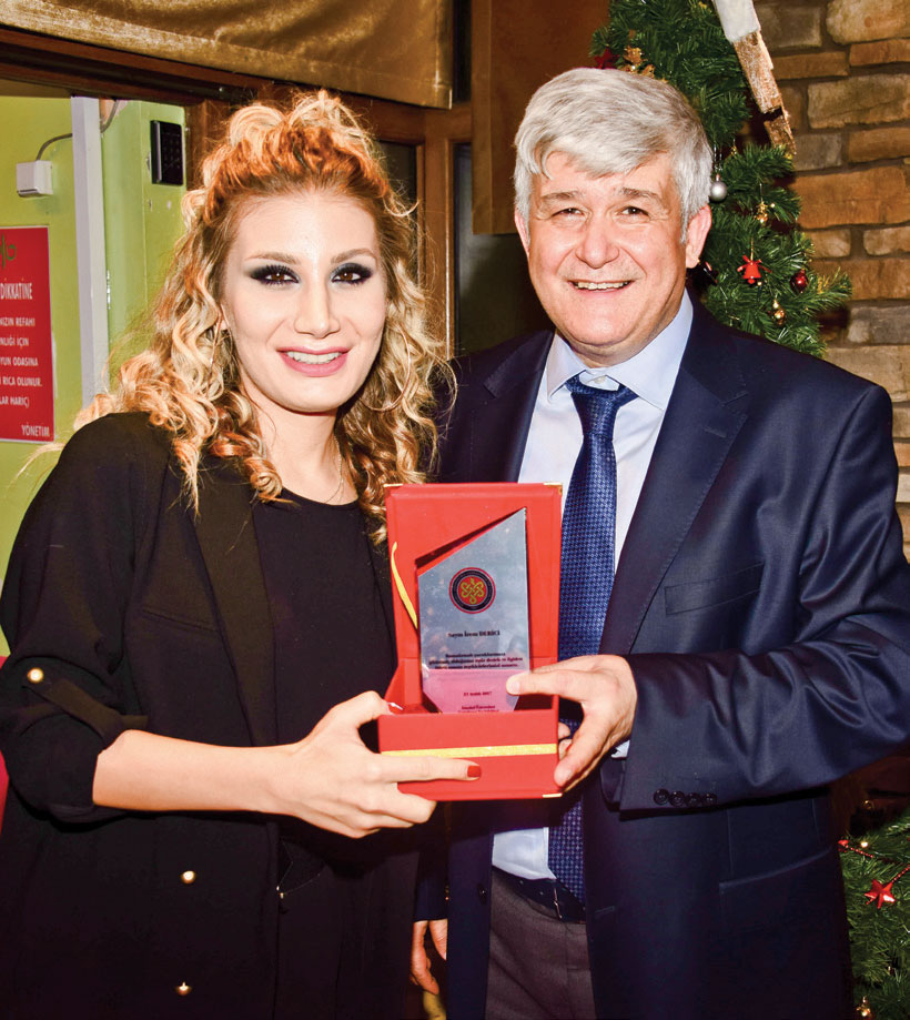 Miniklere yeni yıl partisi