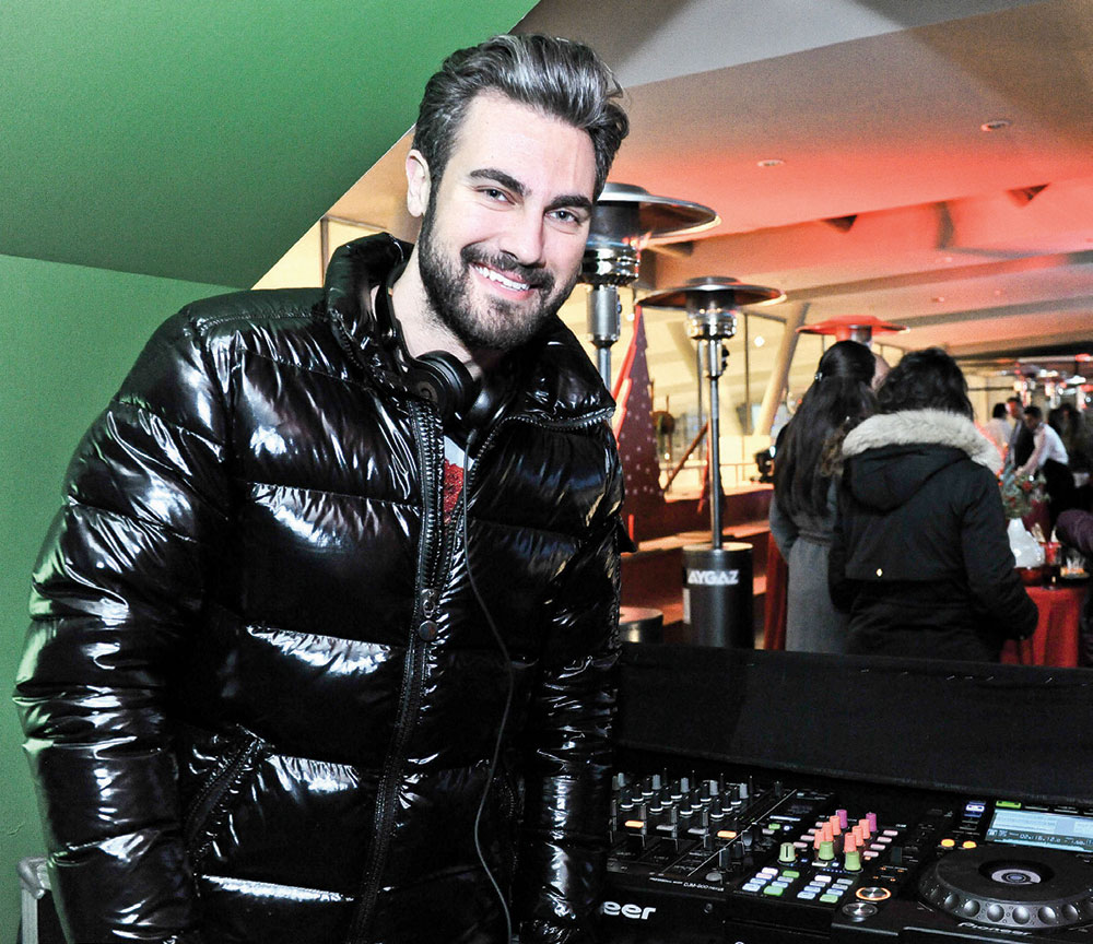 Buz pistine renkli açılış