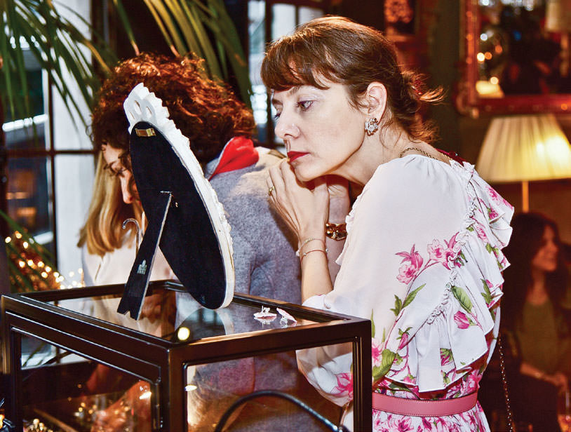 Mücevher ışıltısında yılbaşı partisi