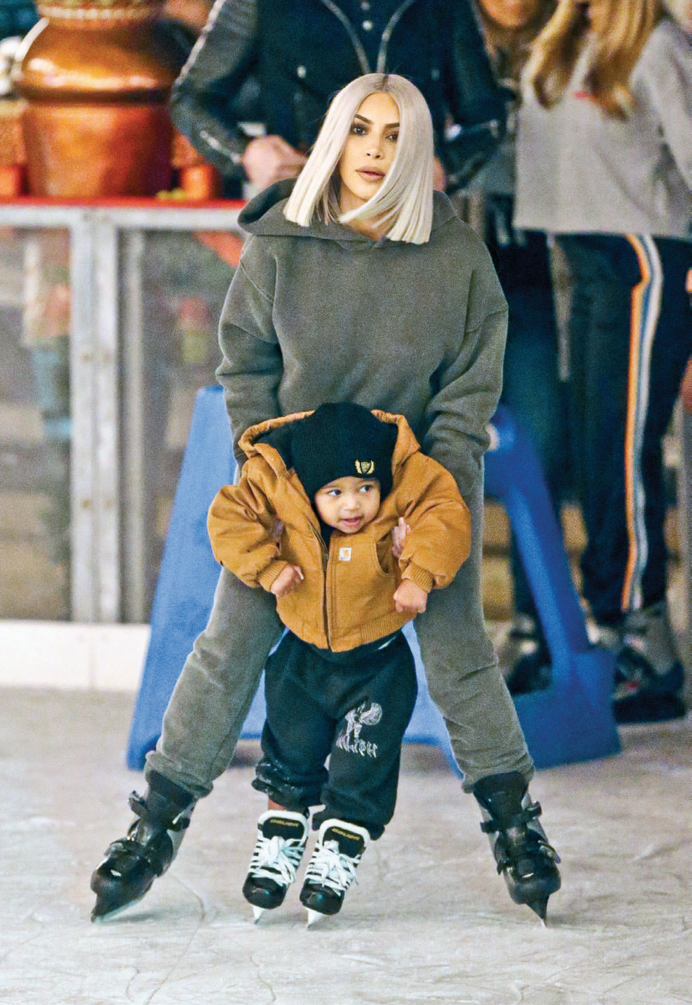 Kardashian’ların buz pisti keyfi