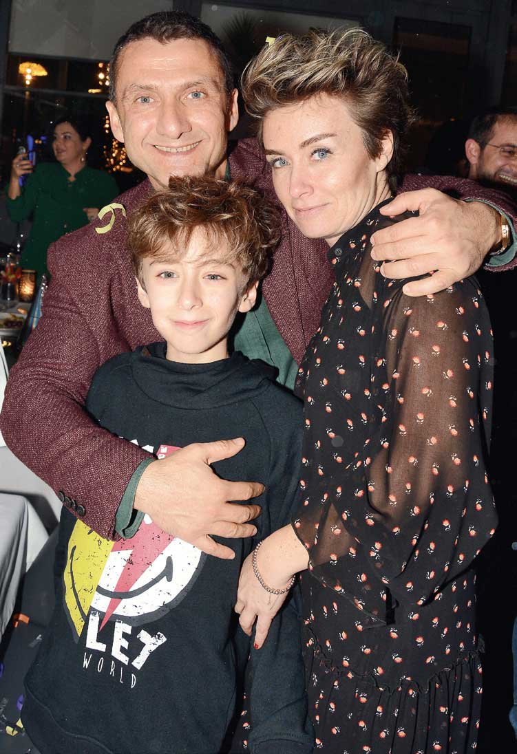 Yeni yıla ailece eğlenerek girdiler