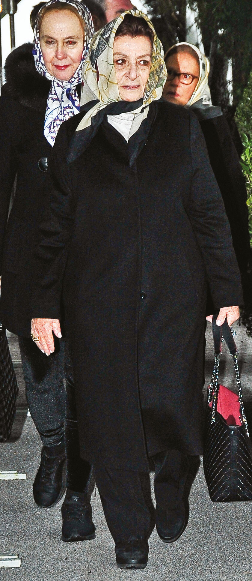 Kabri başında anıldı