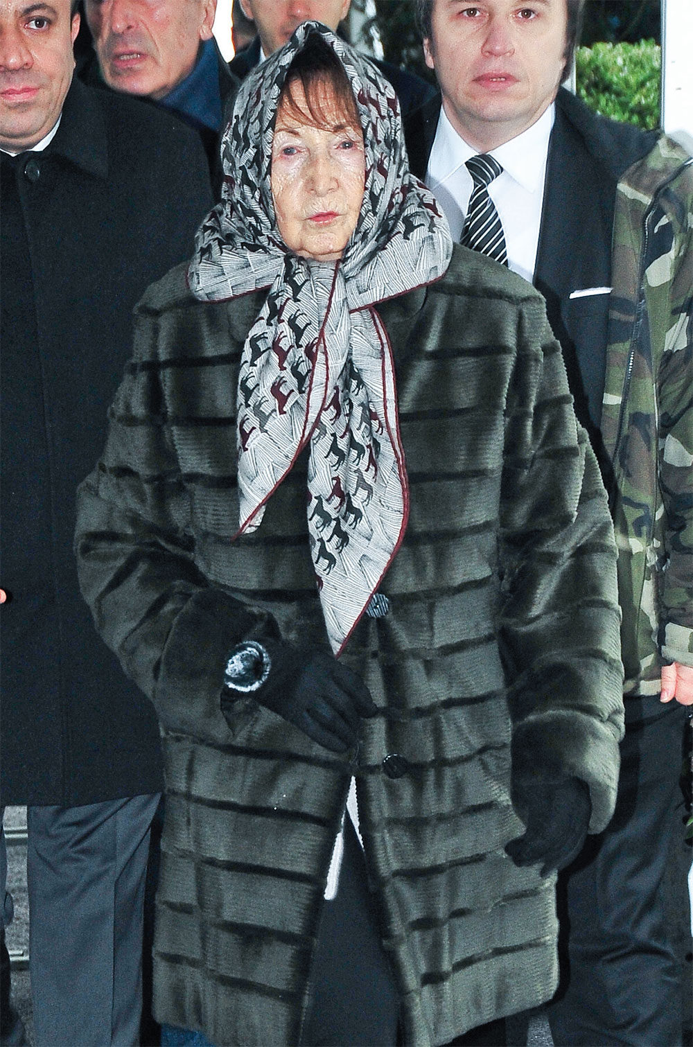 Kabri başında anıldı