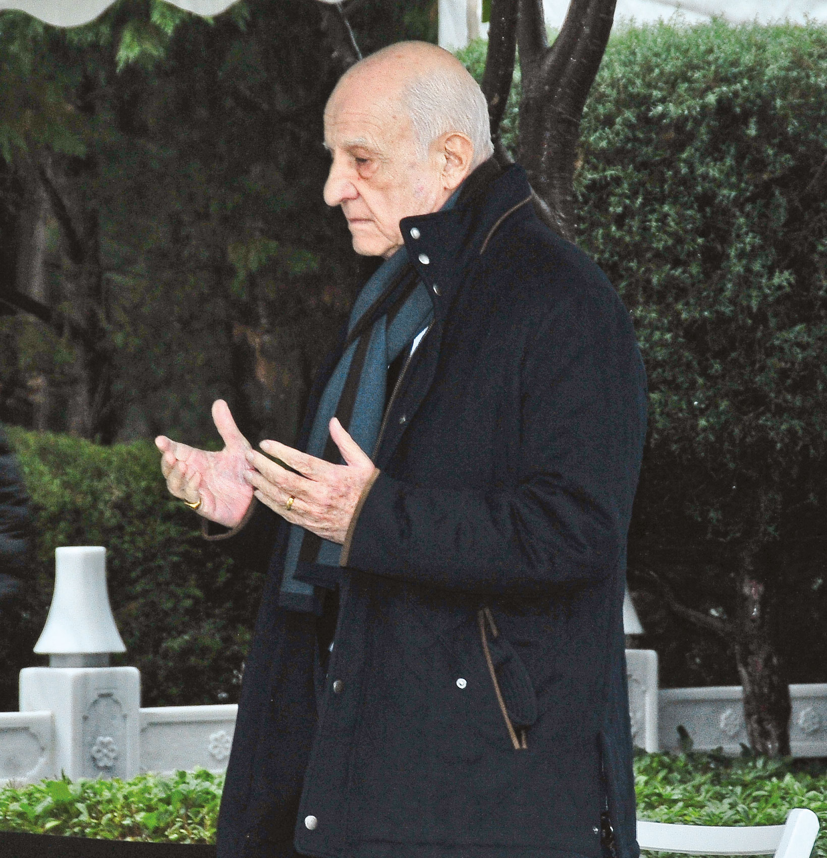 Kabri başında anıldı