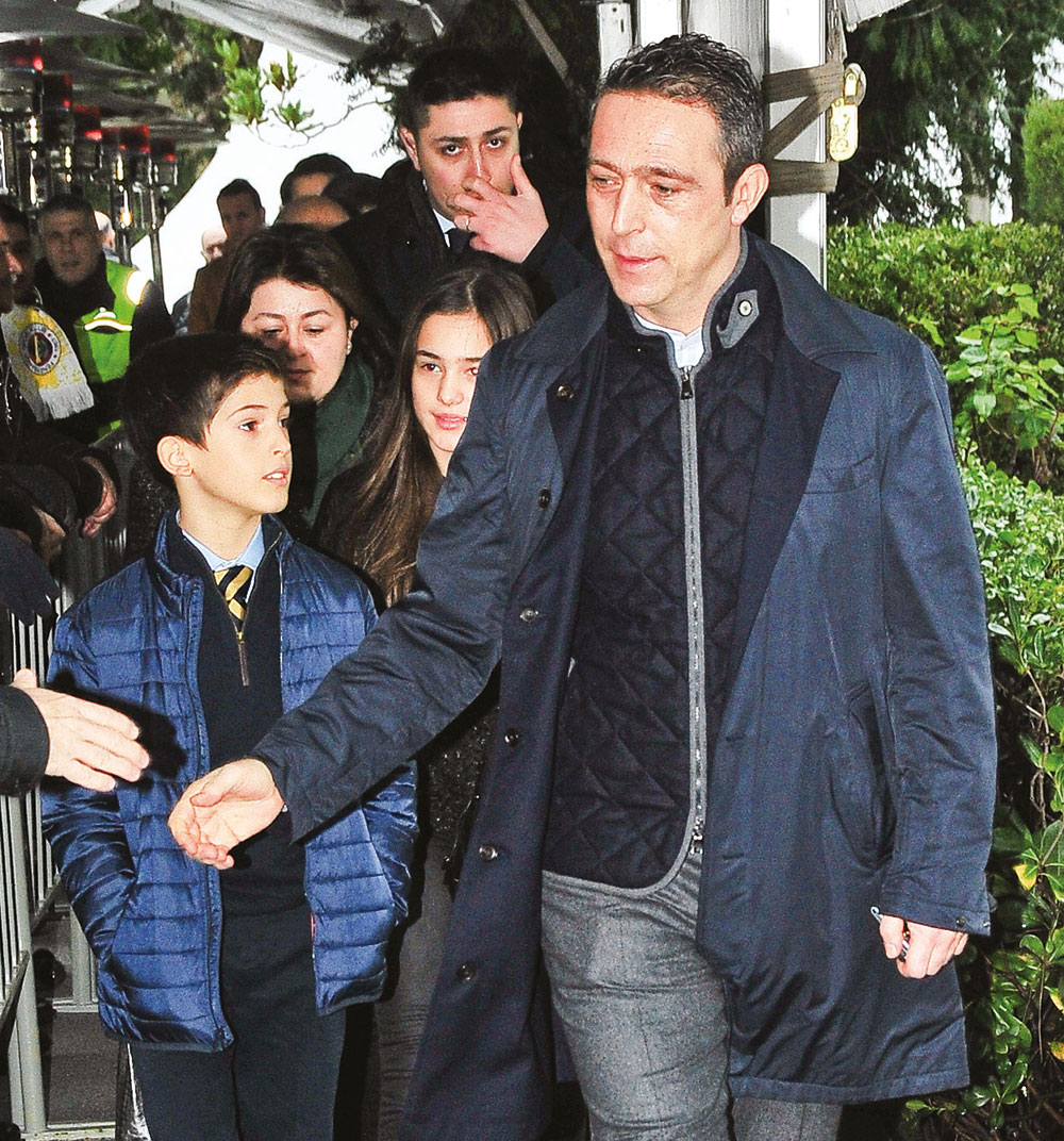 Kabri başında anıldı