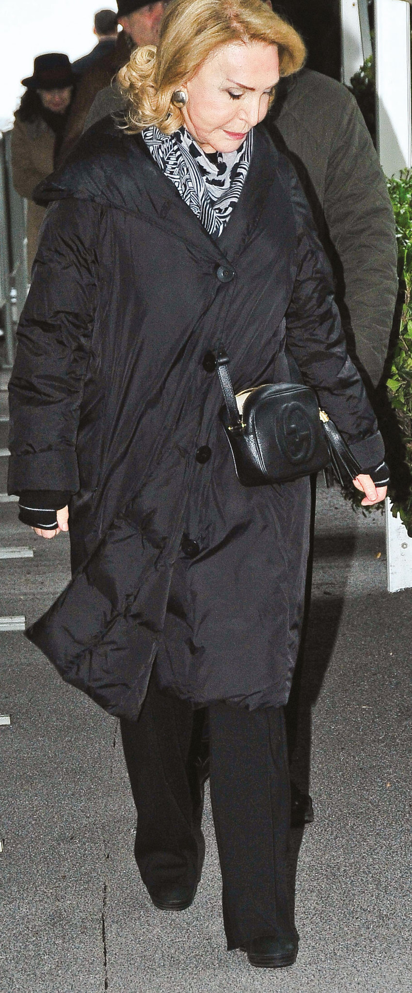 Kabri başında anıldı