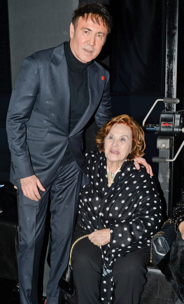 Fuarda defile yaptı