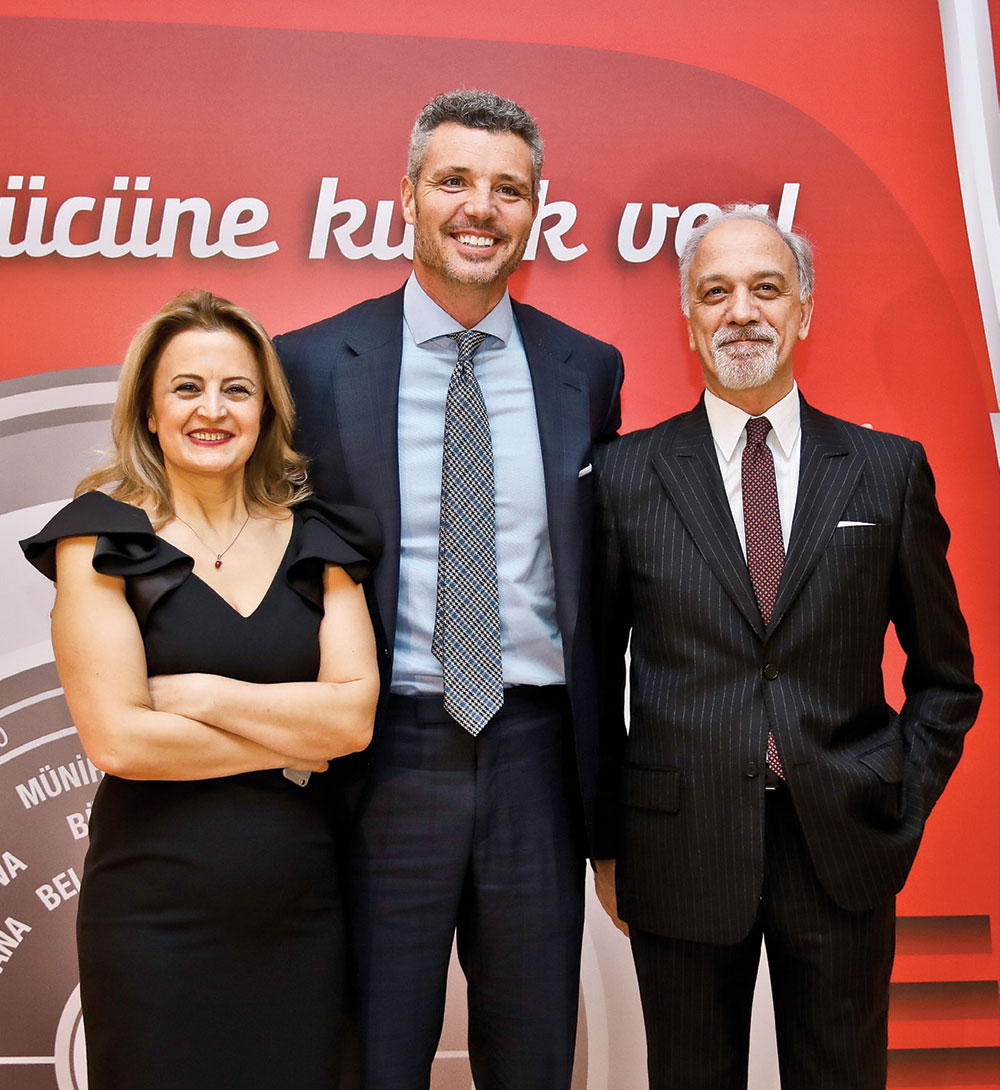 Radyonun gücüne dikkat çektiler