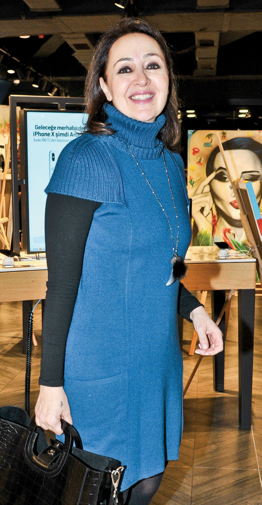 Yeni yılın ilk sergisini açtı