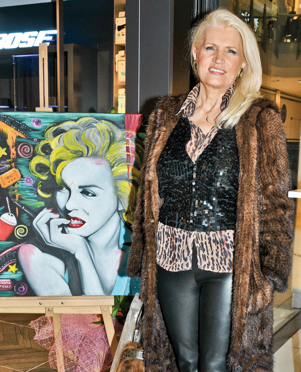 Yeni yılın ilk sergisini açtı