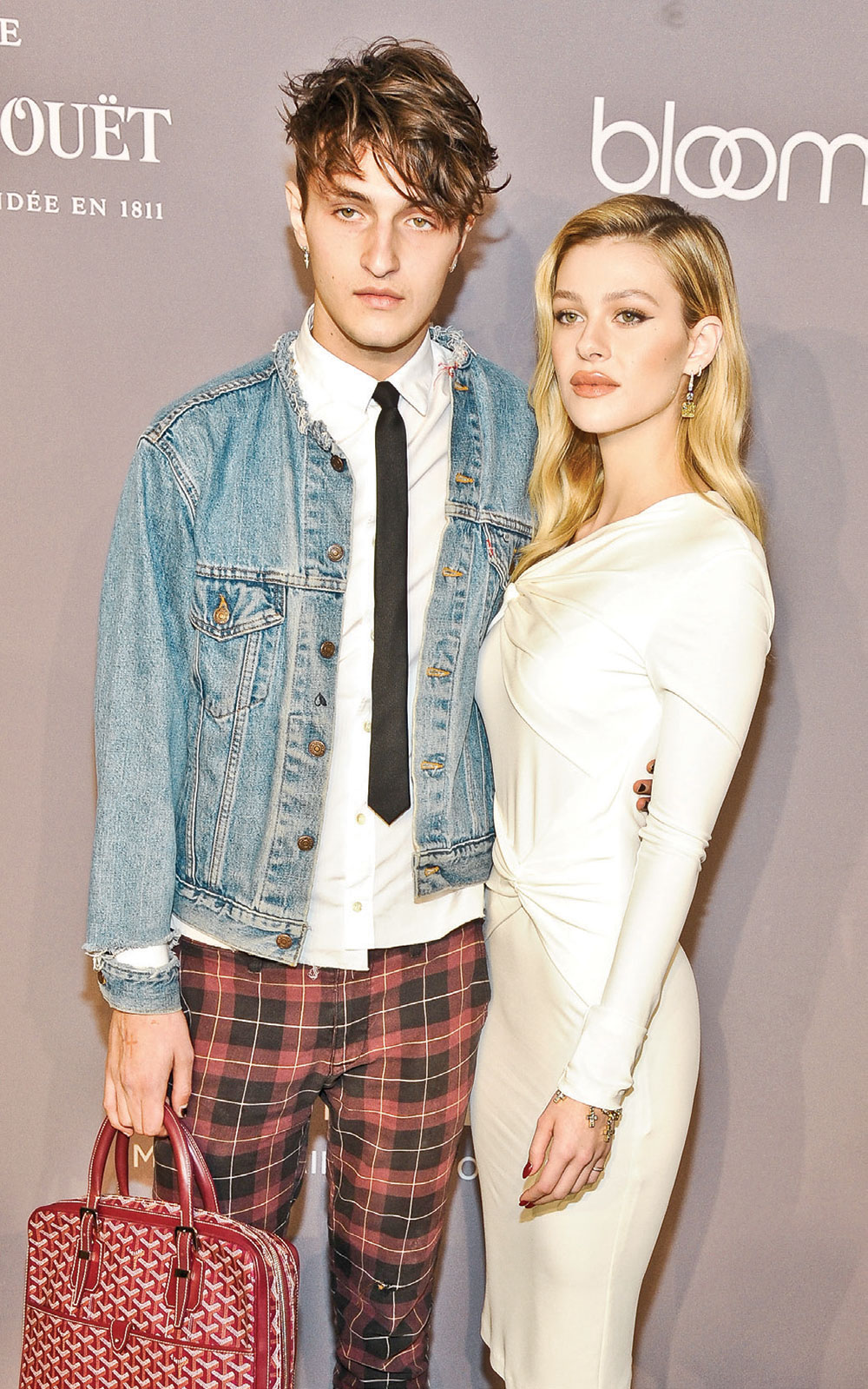 Yardım galasında şıklık yarışı