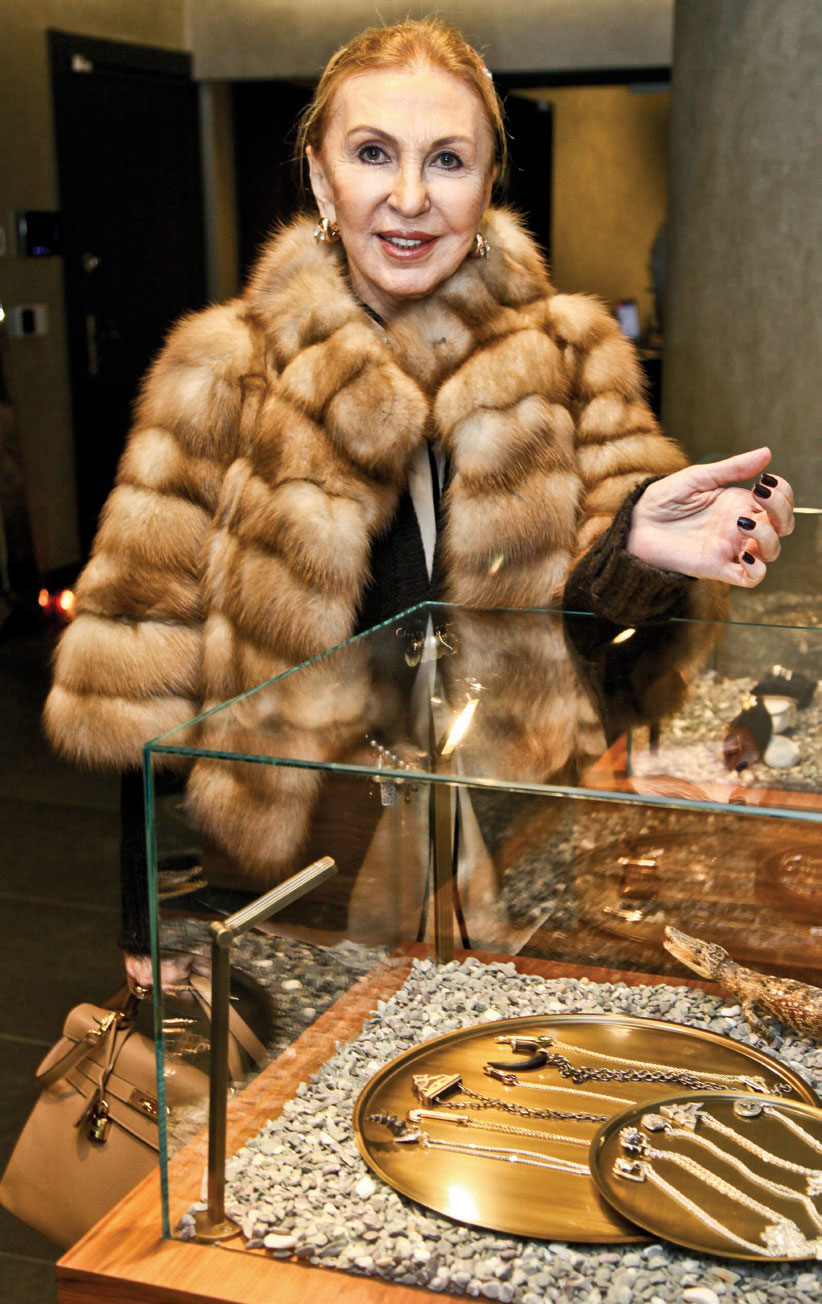 Erkek takıları kadınlara tanıtıldı