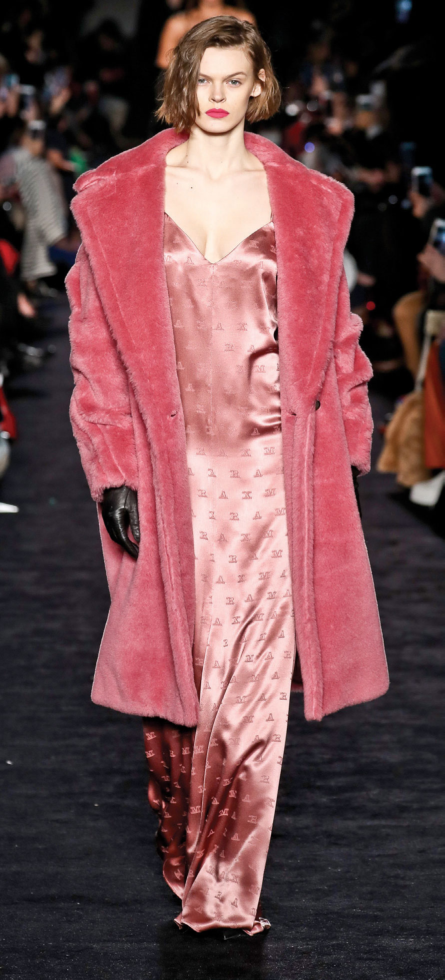 Milano'da kadın gücü dikkat çekti