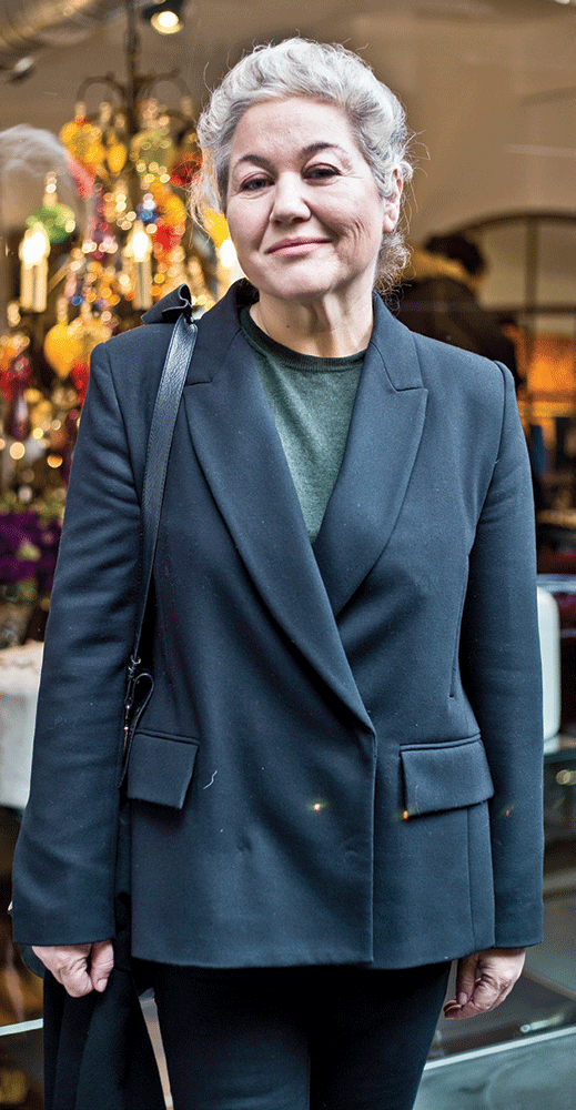 Son tasarımları yardım için satıldı