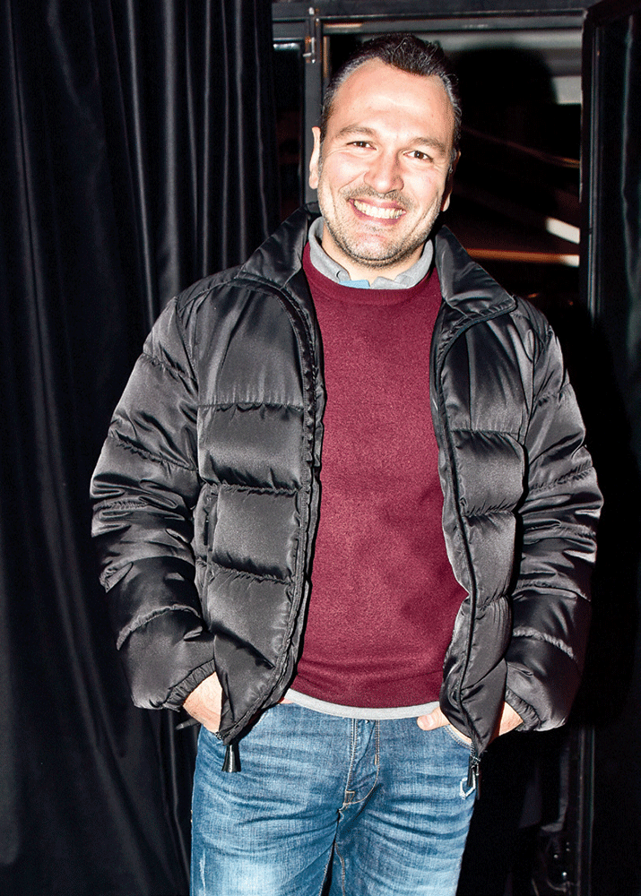 Anılarını yardım için paylaştı