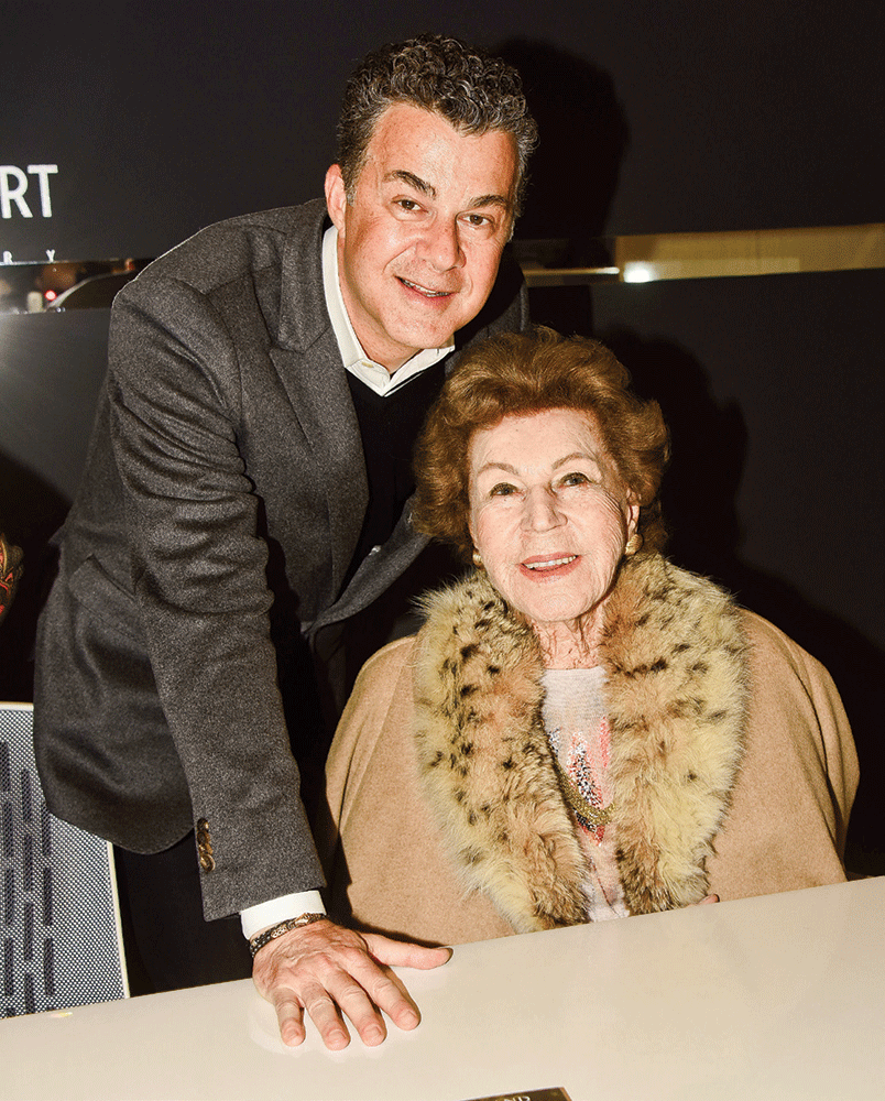 İkinci kitabını tanıttı