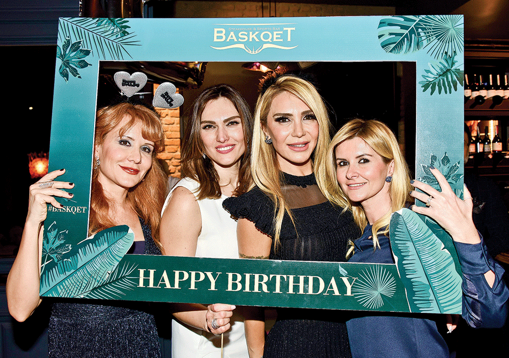 Yeni yaşını renkli bir partiyle kutladı