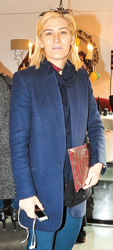 Son tasarımları yardım için satıldı