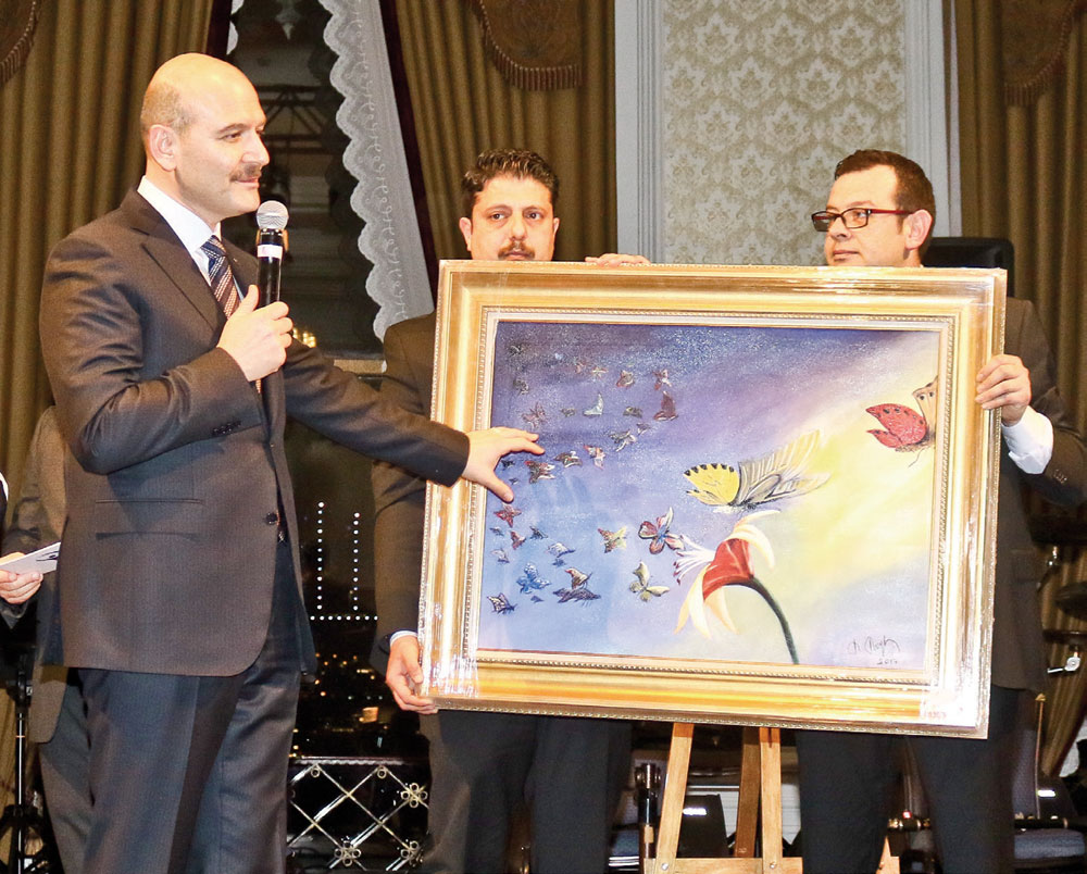 Ünlü isimler yardım için ressam oldu