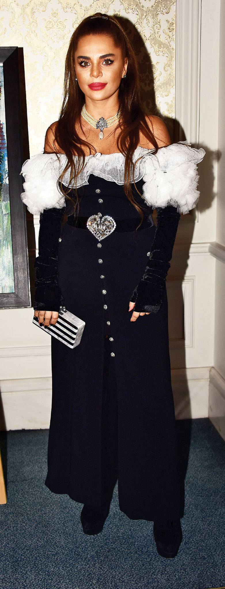 Ünlü isimler yardım için ressam oldu