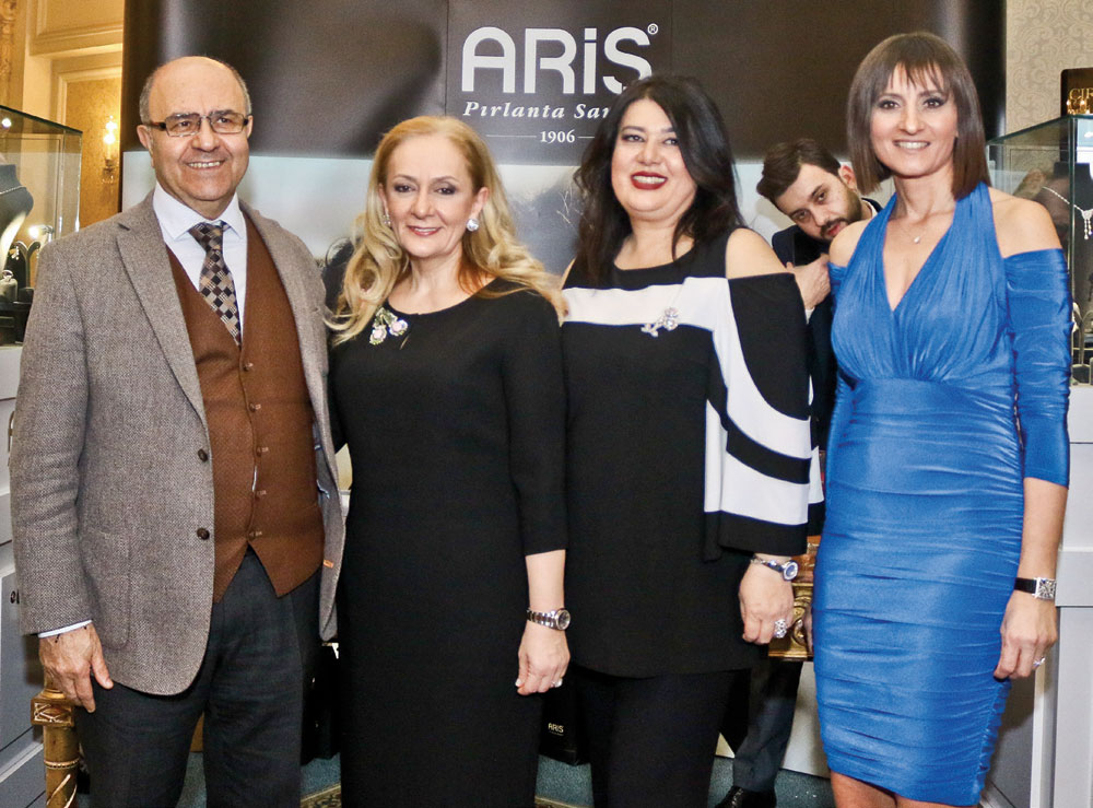 Ünlü isimler yardım için ressam oldu