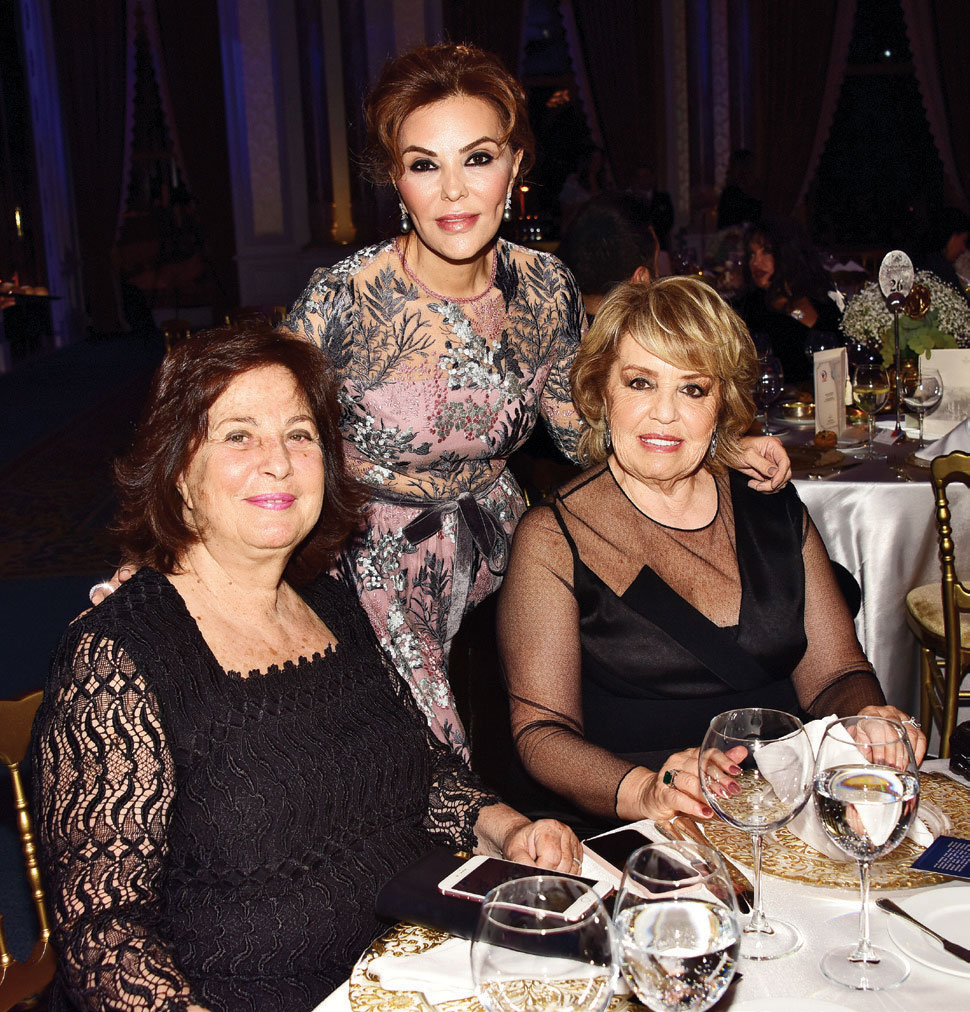 Ünlü isimler yardım için ressam oldu