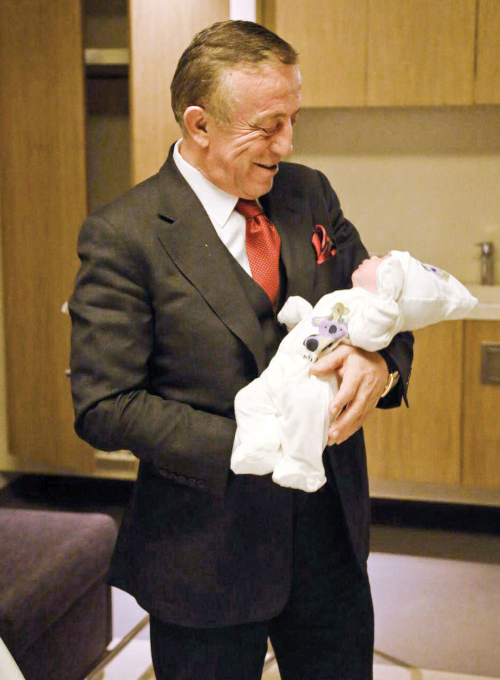 Ünlü işadamı dede oldu