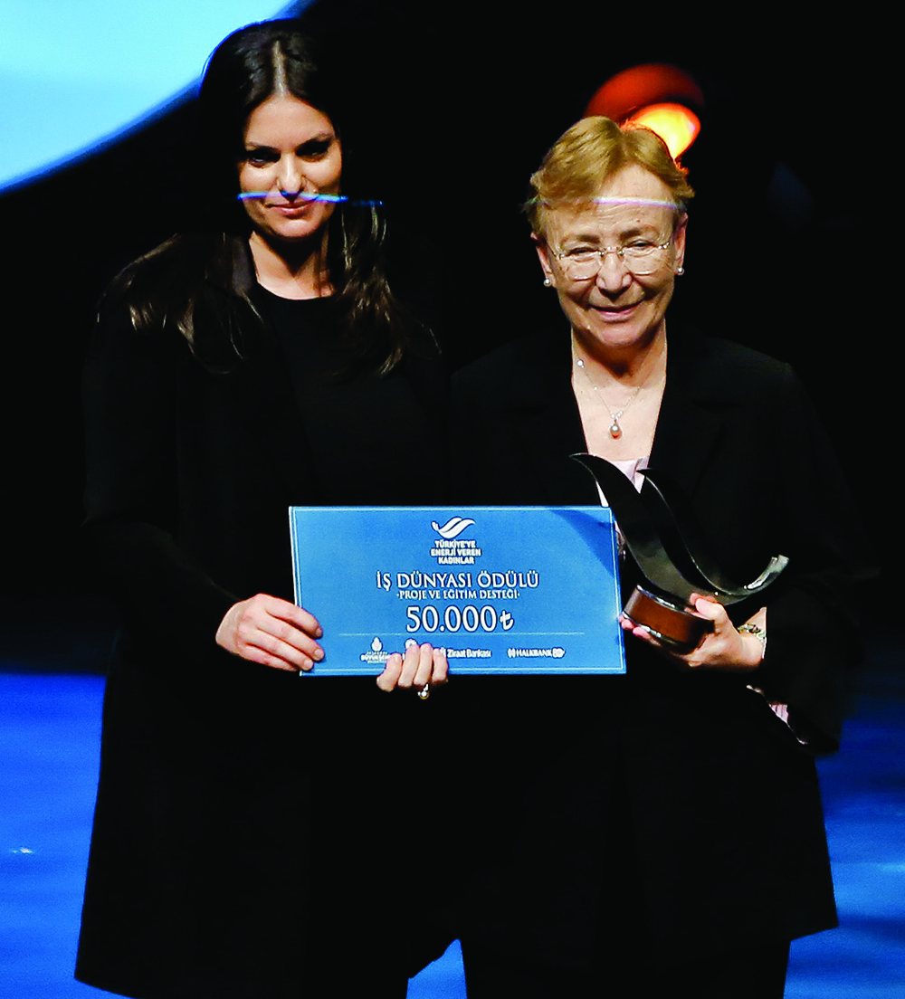 Türkiye'ye enerji veren kadınlar ödüllendirildi