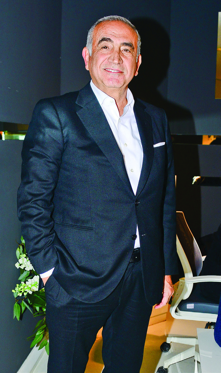 Sanat tutkunları sergide buluştu