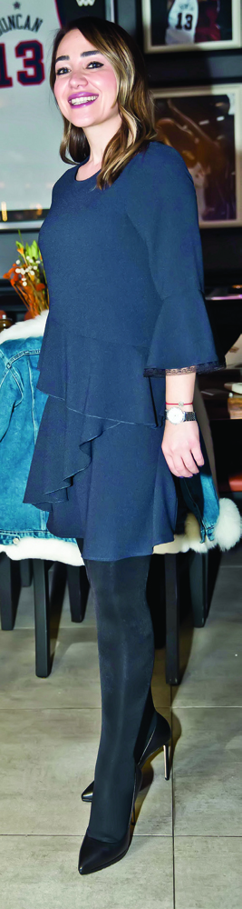 Dostlarıyla yeni yaşını kutladı