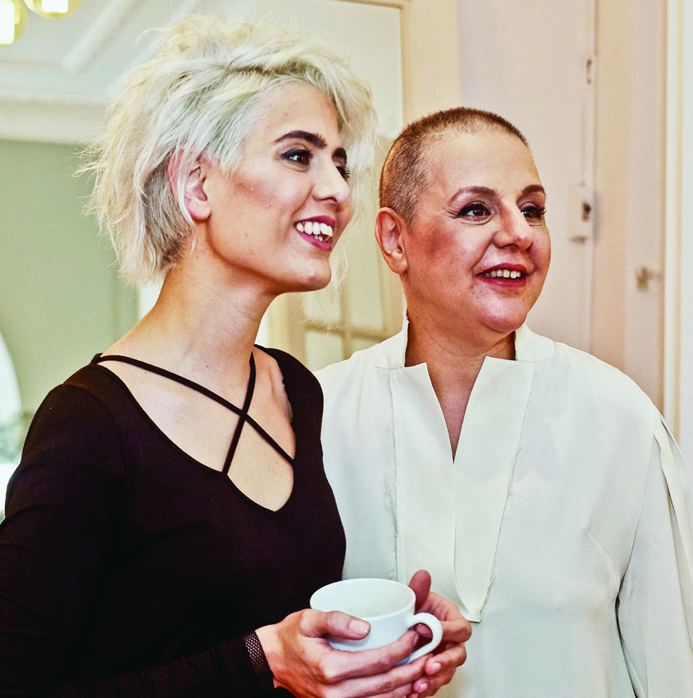 Yeni mekana şık davet