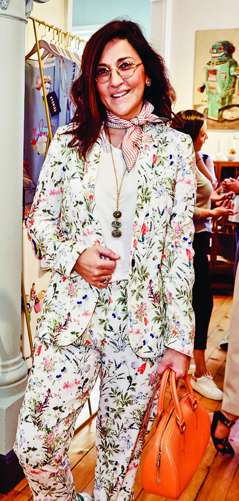 Yeni mekana şık davet