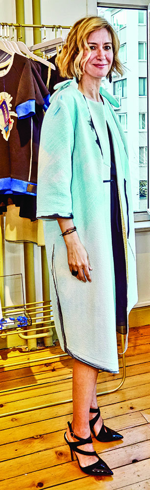 Yeni mekana şık davet